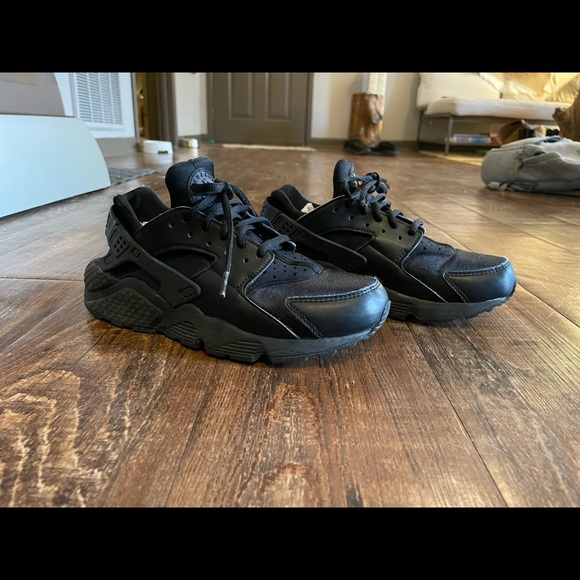 Nike Air Huarache Women’s All Black Sneakers Size 8 - Picture 6 of 6